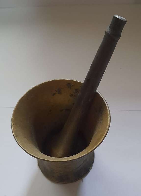 vintage apothecary  mortar and pestle brass 6.5cm high