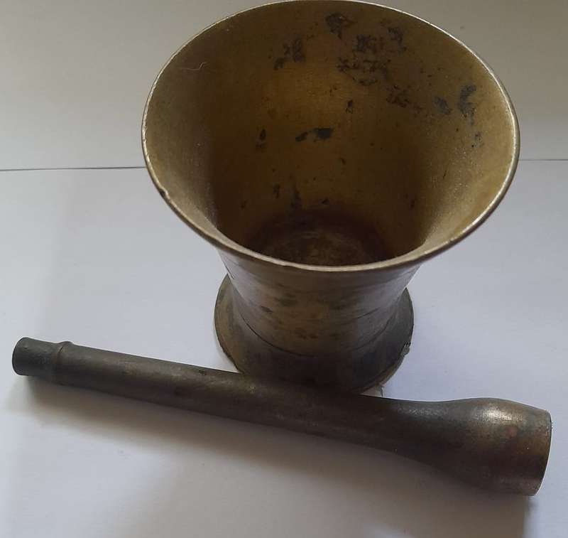 vintage apothecary  mortar and pestle brass 6.5cm high