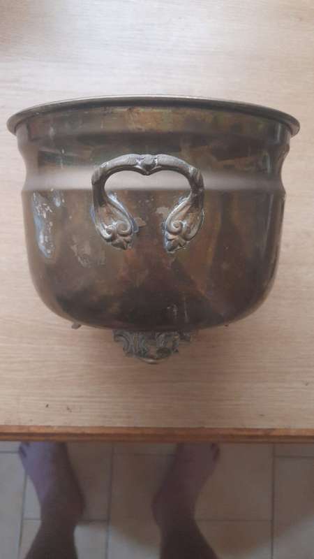 three legged brass planter 19 cm wide 14cm high