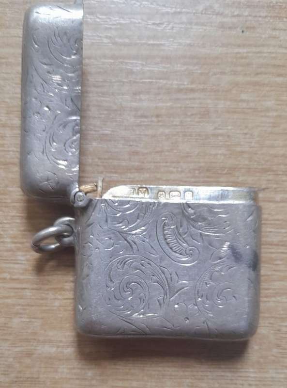 Edwardian sterling silver vesta, hallmarked Birmingham 1902