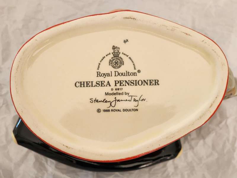 Royal Doulton LARGE Character Jug, " Chelsea Pensioner", D6817 - magnificent jug! quite superb !!