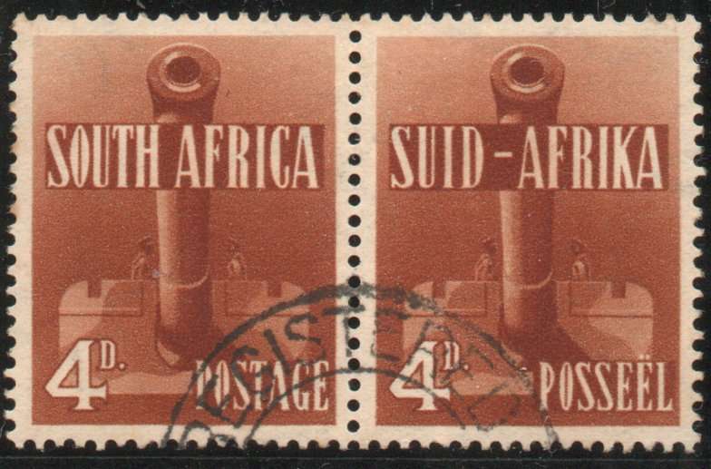 SOUTH AFRICA 1941-42 LARGE WAR 4d ORANGE BROWN PAIR VFU. SACC 91. CAT R350.
