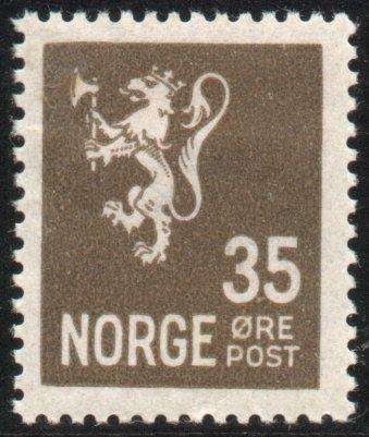 Norway 1926 Definitive 35 Ore brown mounted mint. SG 191. Cat £120 (2013)