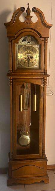 CANADIAN LINDEN WOOD GRANDMOTHER CLOCK