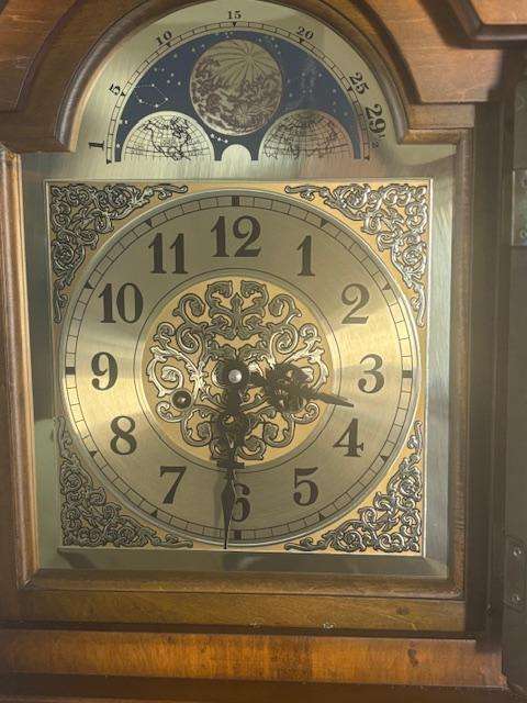 CANADIAN LINDEN WOOD GRANDMOTHER CLOCK