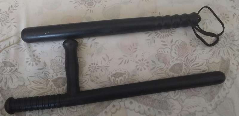 2 x Batons