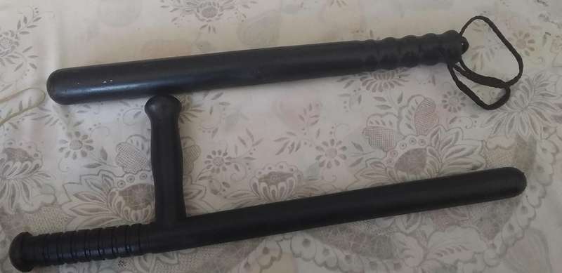 2 x Batons