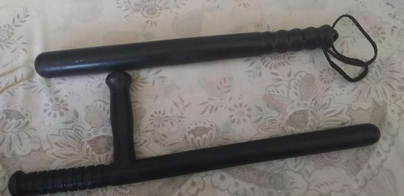 2 x Batons