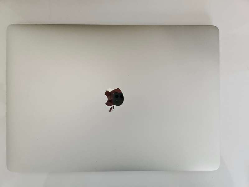 Macbook Pro 15 Touch Bar 2.2GHz Core i7 16GB 512GB 2019