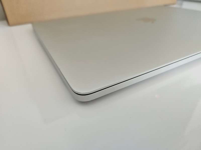 Macbook Pro 15 Touch Bar 2.2GHz Core i7 16GB 512GB 2019