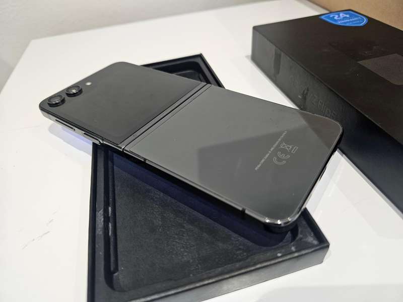 Samsung Galaxy Z Flip 5 256GB Smartphone