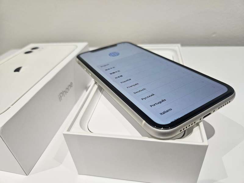 Apple iPhone 11 | 64GB |