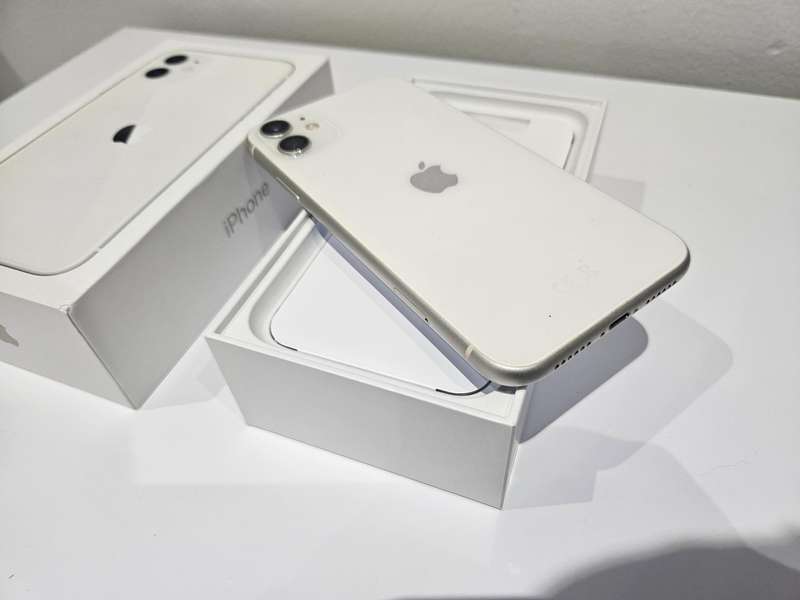 Apple iPhone 11 | 64GB |
