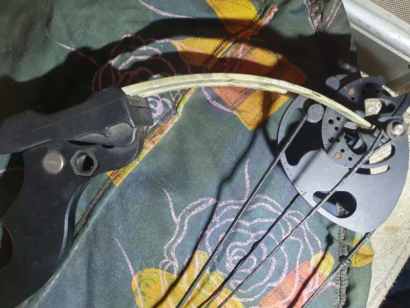BOW DIAMOND  arrows x2 40 to 50 pond awsome condition  4000