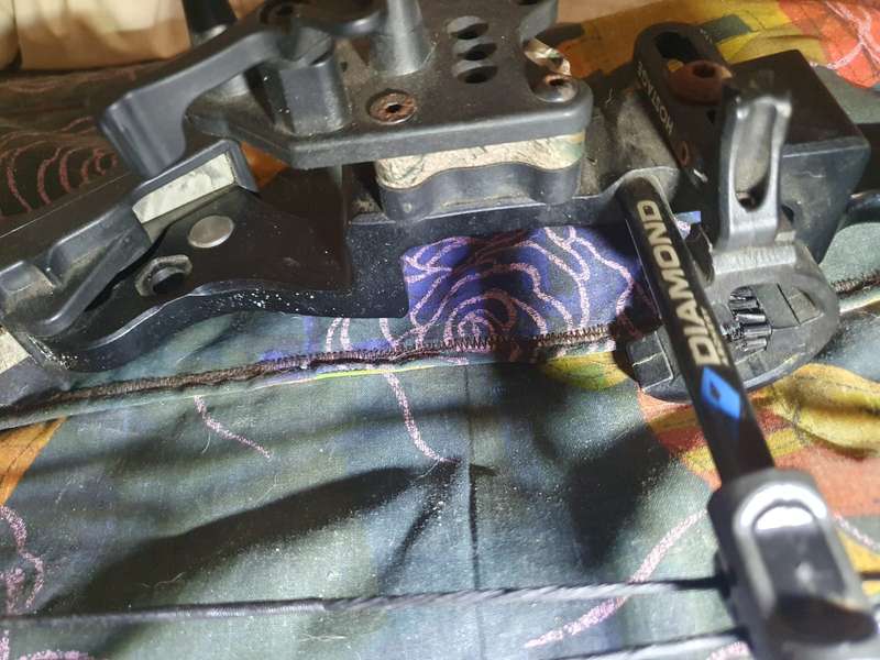 BOW DIAMOND  arrows x2 40 to 50 pond awsome condition  4000