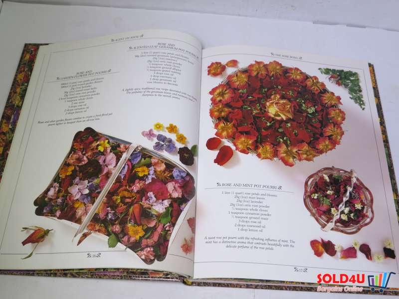 The Book of Pot Pourri - Fragrant flower mixes for scenting & decorating the home by Penny Black