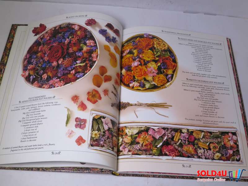 The Book of Pot Pourri - Fragrant flower mixes for scenting & decorating the home by Penny Black