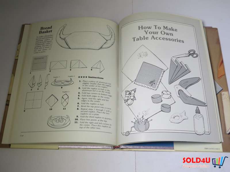 Fancy Folds - The Art of Napkin Folding by Linda Hetzer