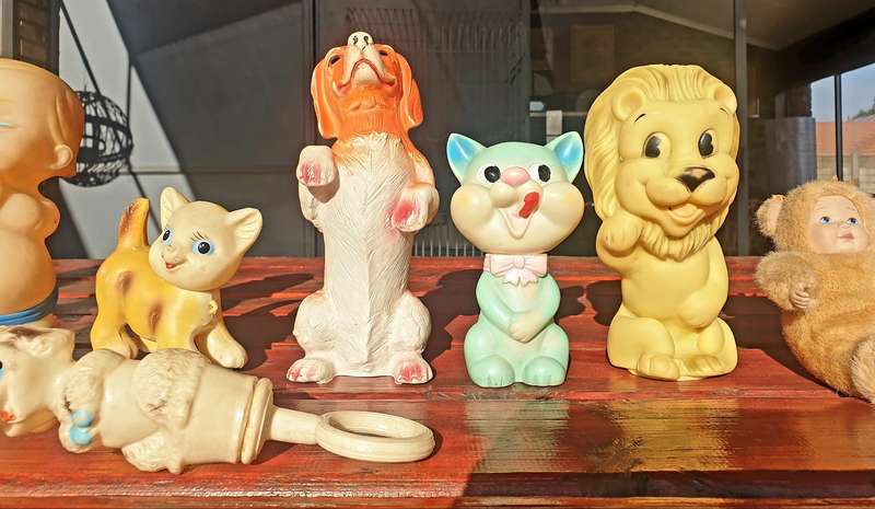 VINTAGE 1950'S /60'S RUBBER TOYS MIDDLE DOG 200 MM HIGH JAPAN, HONG KONG, G BRITAIN