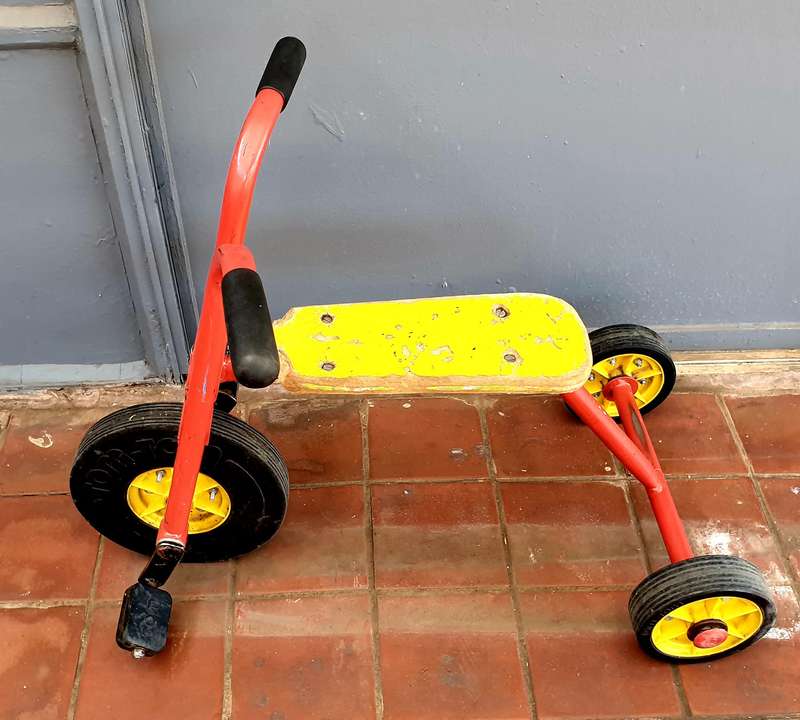 VINTAGE TOMTOM TRICYCLE SOLID RUBBER WHEELS