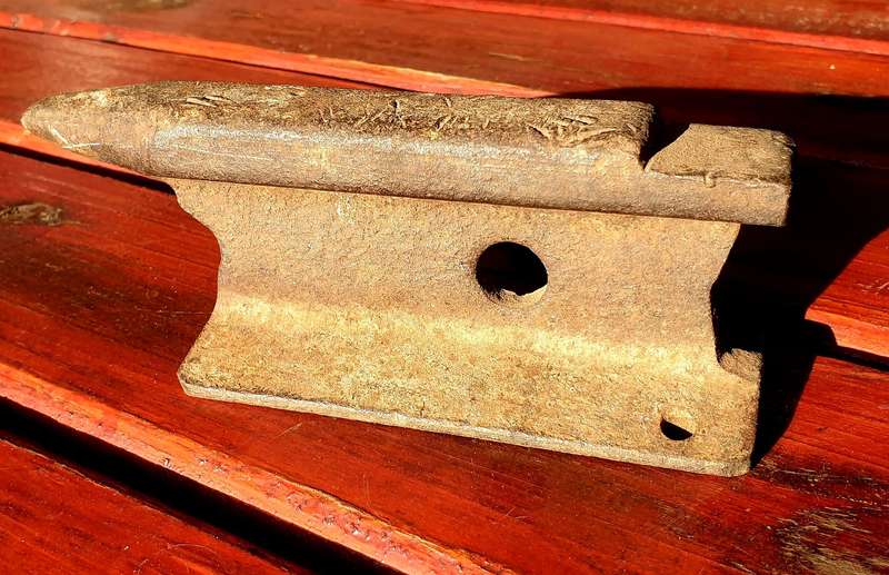 VINTAGE SMALL RAIL ANVIL