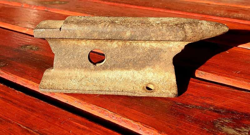 VINTAGE SMALL RAIL ANVIL
