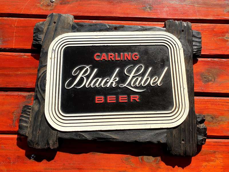 VINTAGE BLACK LABEL SIGN RESIN 460 X 360 MM