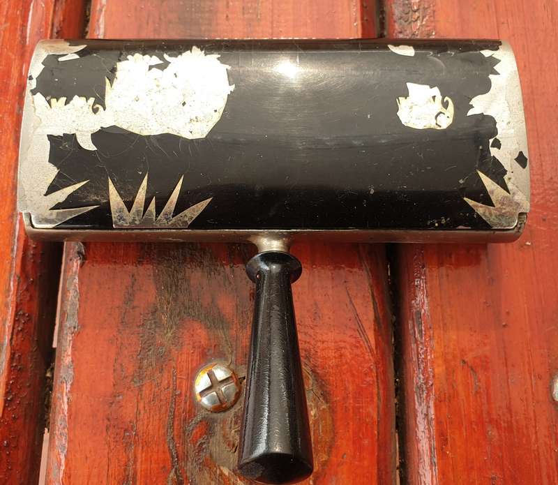 VINTAGE MINI SPILL SWEEPER METAL