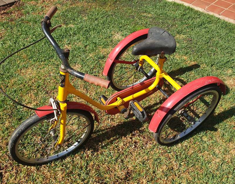 VINTAGE PICKLES ENGLAND CHAIN DRIVEN TRICYCLE 1050 X 700 MM HIGH