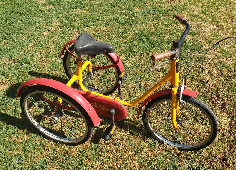 VINTAGE PICKLES ENGLAND CHAIN DRIVEN TRICYCLE 1050 X 700 MM HIGH
