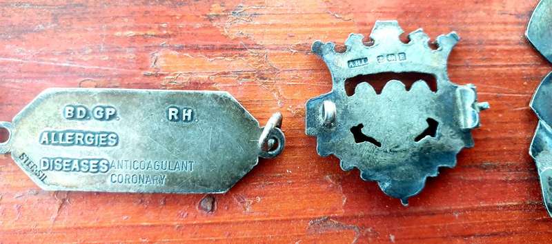 VINTAGE HALLMARKED BADGES SILVER 36g