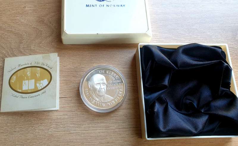 1993 NOBEL PRIZE WINNER MANDELA/DE KLERK 1 OZ ISSUED 2009 MINT OF NORWAY 25000 MINTAGE