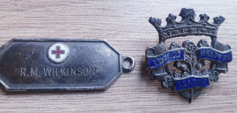 VINTAGE HALLMARKED BADGES SILVER 36g