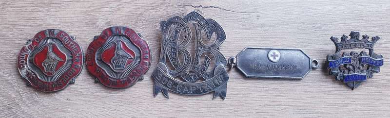 VINTAGE HALLMARKED BADGES SILVER 36g