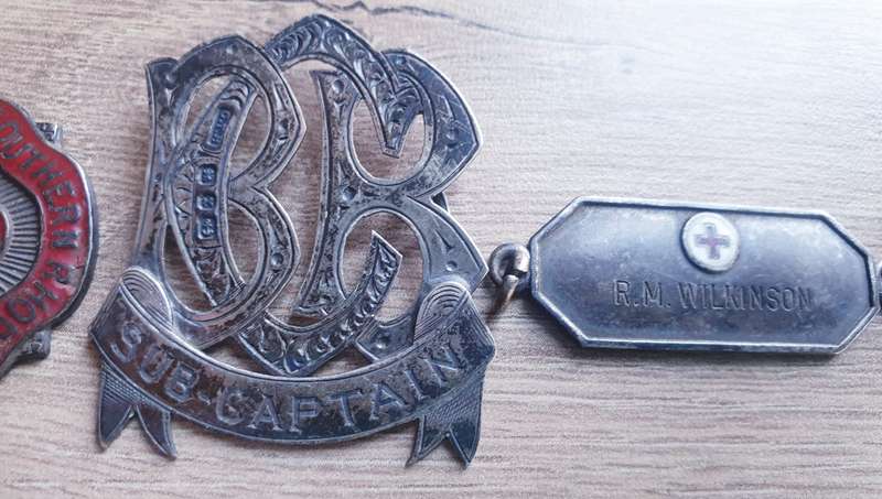 VINTAGE HALLMARKED BADGES SILVER 36g