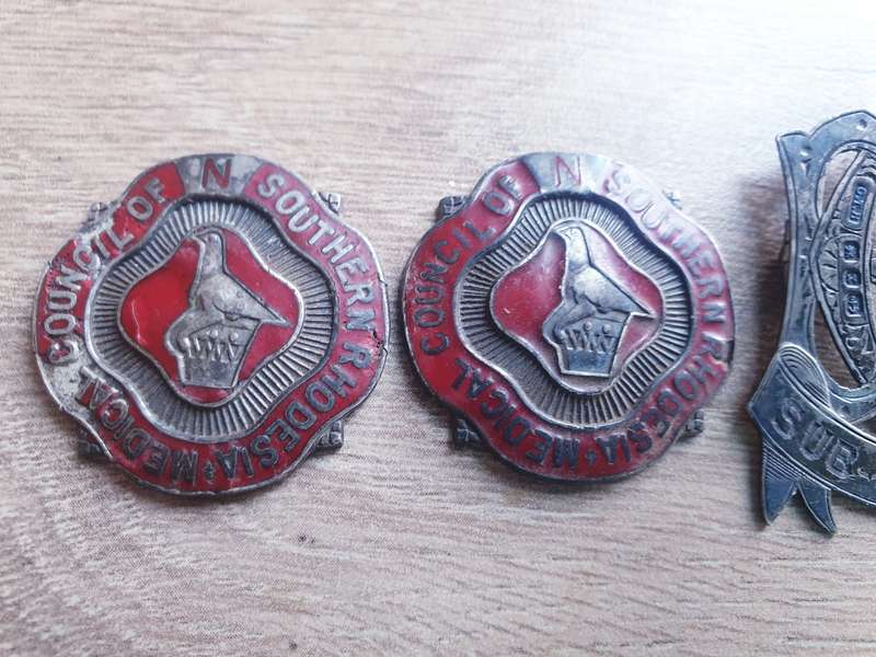 VINTAGE HALLMARKED BADGES SILVER 36g