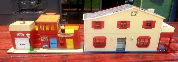 VINTAGE LARGE FISHER PRICE BUILDINGS, 450 MM AND 530 MM LONG