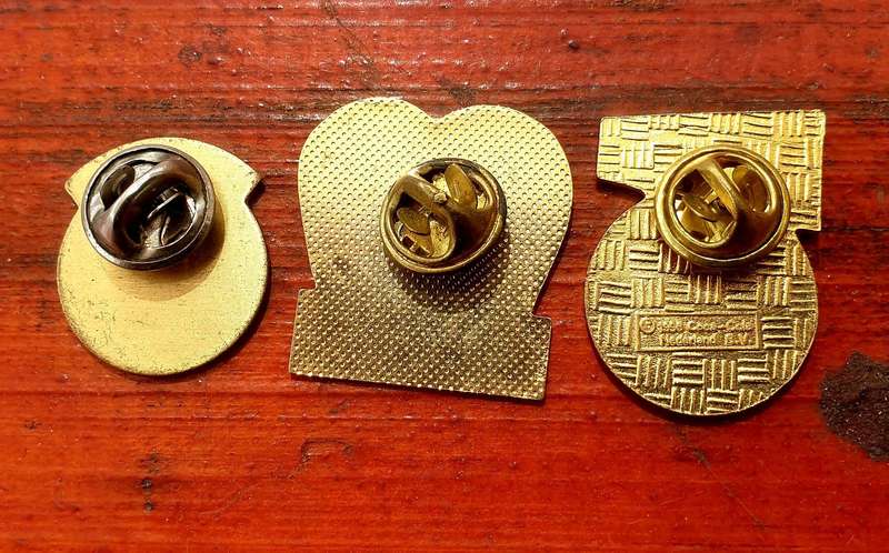 VINTAGE COCA- COLA PINS