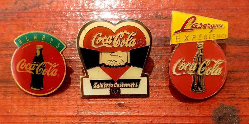 VINTAGE COCA- COLA PINS
