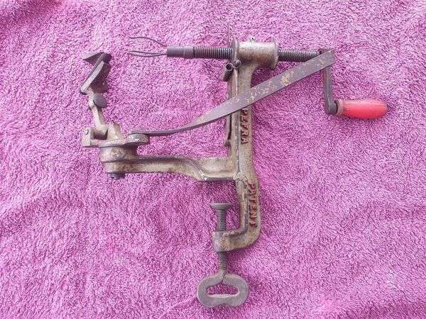 CAST IRON TRUIMPH PEACH PEELER