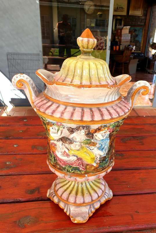 VINTAGE CAPODIMONTE URN VASE 420 MM HIGH