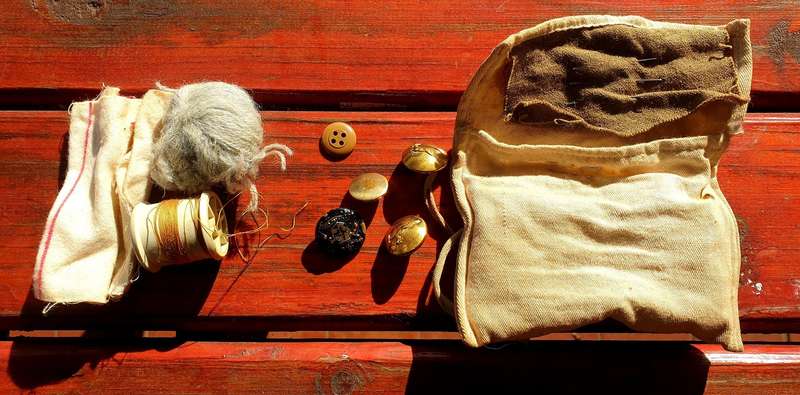 WW2 BRITISH SEWING KIT