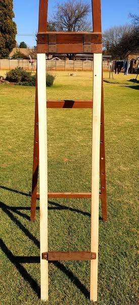 VINTAGE PAINTING EASEL ADJUSTABLE