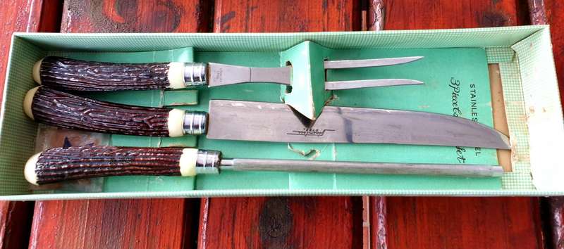 VINTAGE CARVING SET