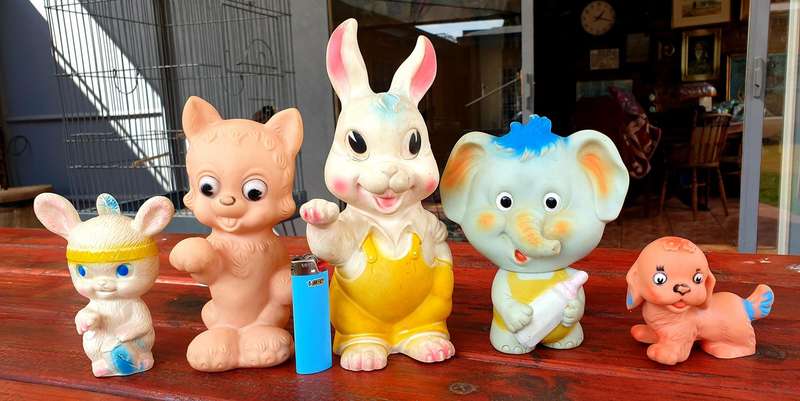 VINTAGE RUBBER TOYS LOT