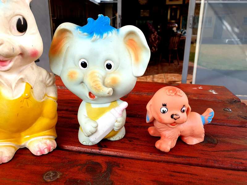 VINTAGE RUBBER TOYS LOT