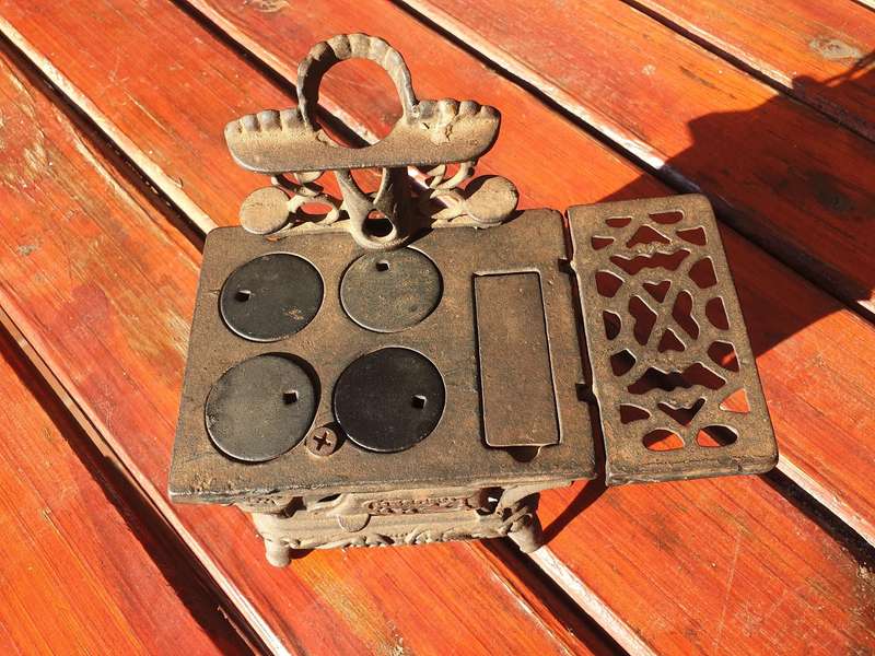 VINTAGE CRESCENT CAST IRON SALESMAN SAMPLE COAL STOVE