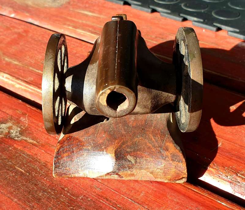 ANTIQUE CAST IRON CAP CANNON, SPRING INTACT