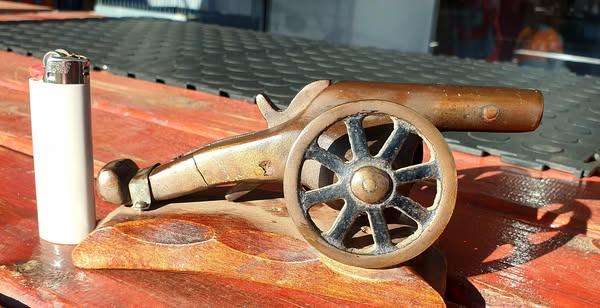 ANTIQUE CAST IRON CAP CANNON, SPRING INTACT