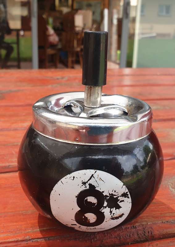VINTAGE METAL 8 BALL ASHTRAY